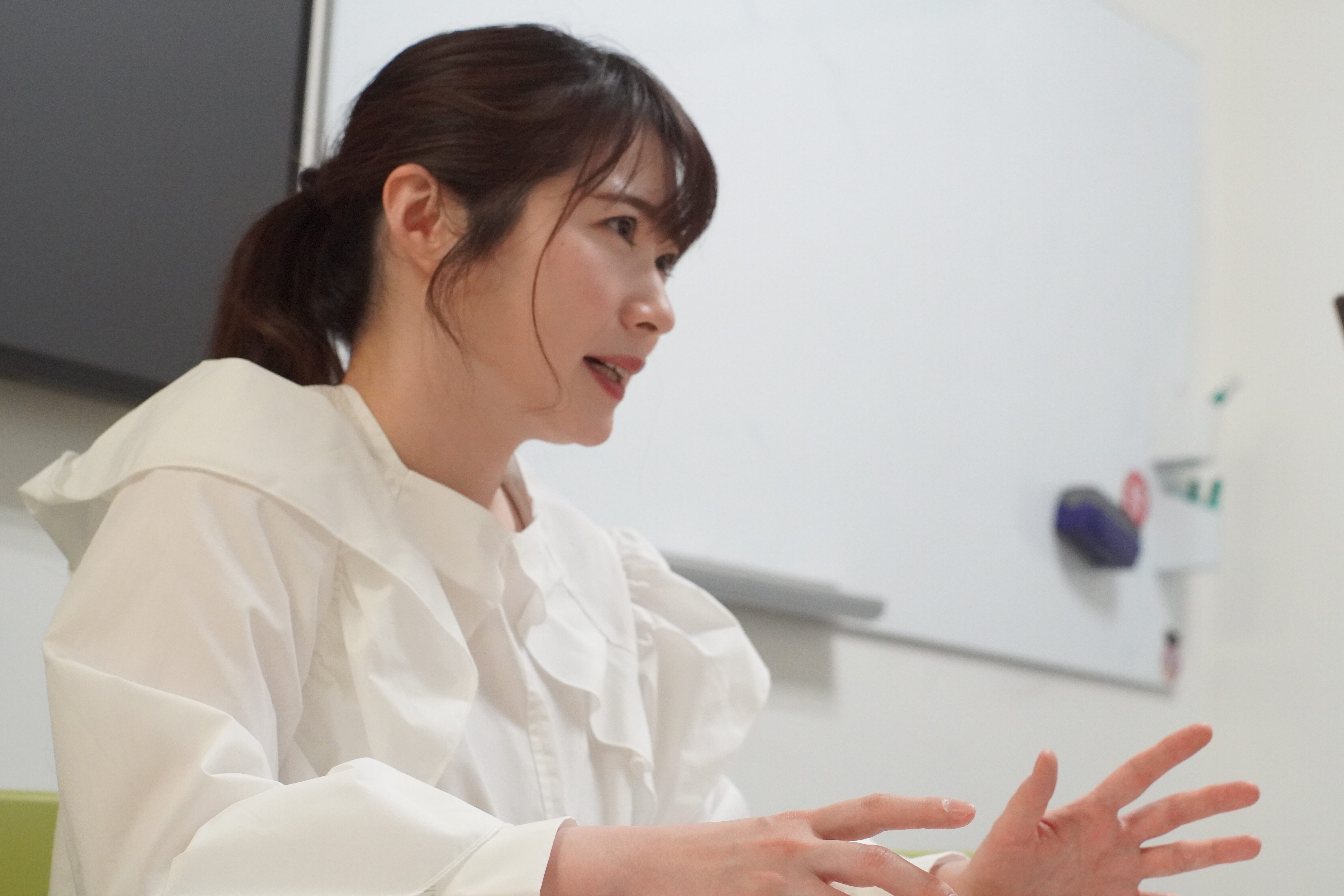 取材を受ける國本未華さん